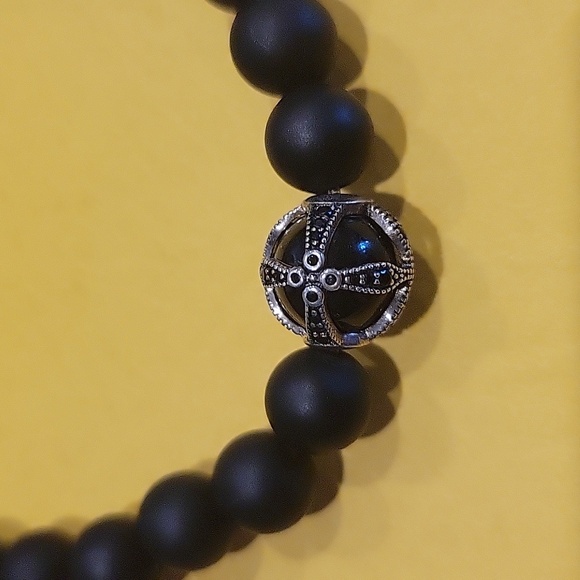Black Minimalist Bracelet w/ Matte Beads and Distinctive Centerpiece Thomas Sabo - Picture 2 of 7